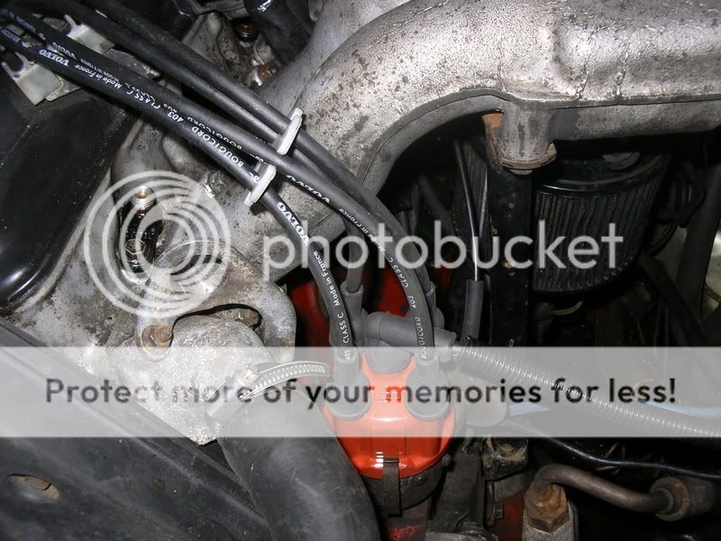 How to replace the distributor cap and rotor on Volvo 240